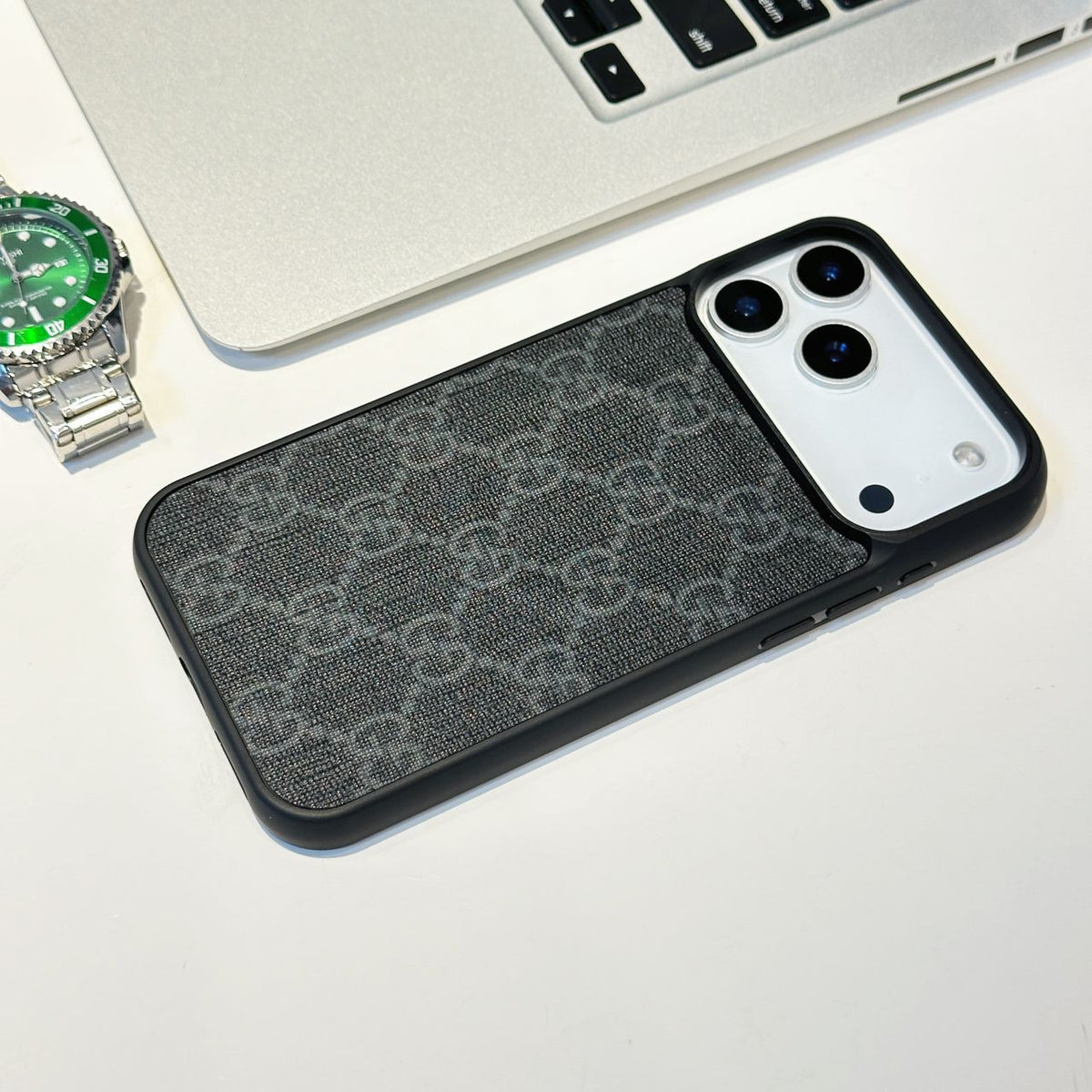 Classic Canvas Pattern Iphone 17 Series G Style